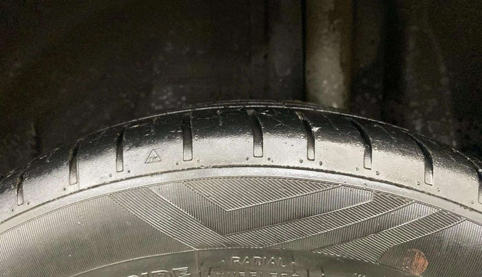 2020 Ford New Figo TITANIUM 1.2 PETROL MT, Petrol, Manual, 27,313 km, Left Rear Tyre Tread