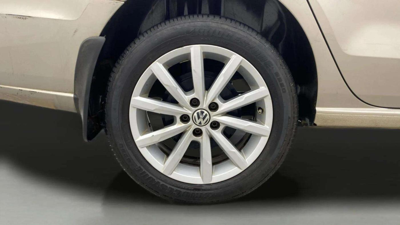 2017 Volkswagen Vento HIGHLINE PLUS 1.2 AT 16 ALLOY, Petrol, Automatic, 82,791 km, Right Rear Wheel