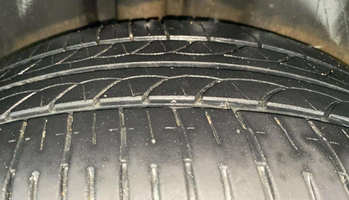 2017 Volkswagen Vento HIGHLINE PLUS 1.2 AT 16 ALLOY, Petrol, Automatic, 82,791 km, Right Rear Tyre Tread