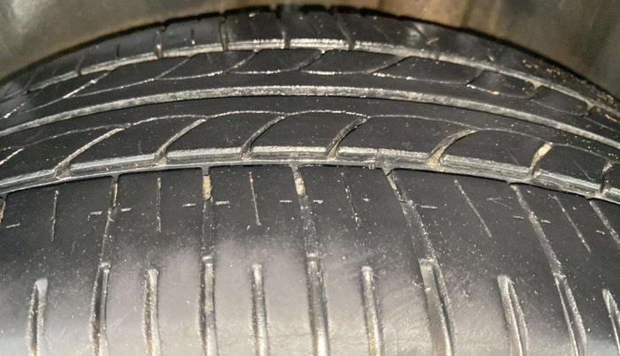 2017 Volkswagen Vento HIGHLINE PLUS 1.2 AT 16 ALLOY, Petrol, Automatic, 82,791 km, Left Rear Tyre Tread