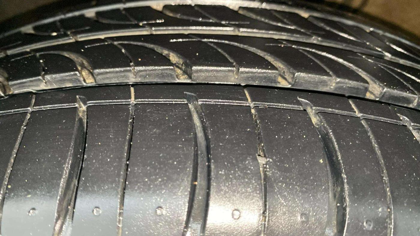2017 Volkswagen Vento HIGHLINE PLUS 1.2 AT 16 ALLOY, Petrol, Automatic, 82,791 km, Left Front Tyre Tread