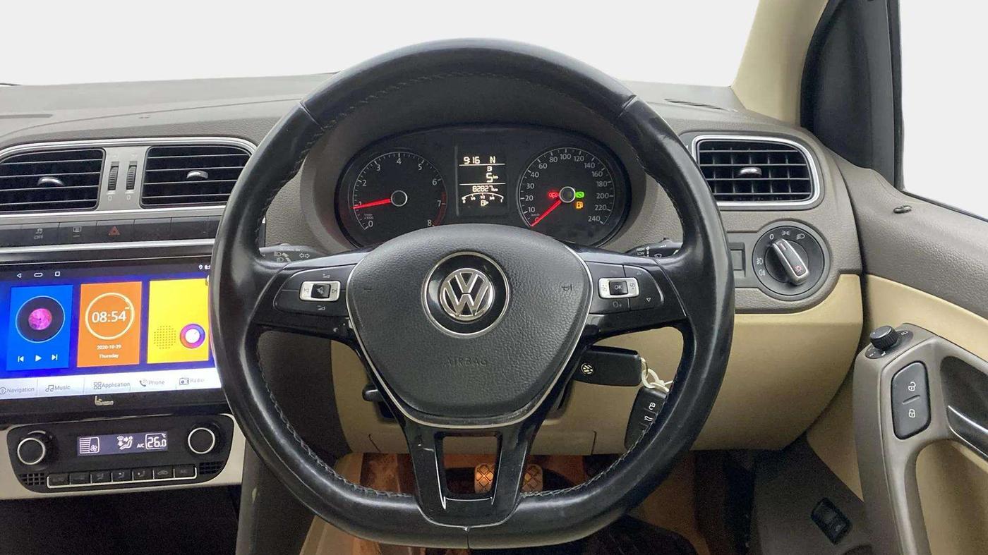 2017 Volkswagen Vento HIGHLINE PLUS 1.2 AT 16 ALLOY, Petrol, Automatic, 82,791 km, Steering Wheel Close Up