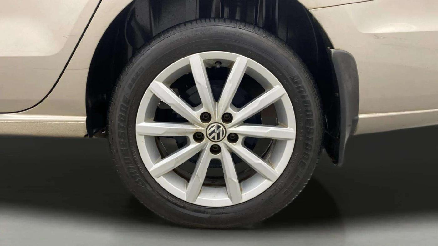 2017 Volkswagen Vento HIGHLINE PLUS 1.2 AT 16 ALLOY, Petrol, Automatic, 82,791 km, Left Rear Wheel