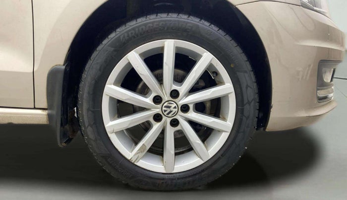 2017 Volkswagen Vento HIGHLINE PLUS 1.2 AT 16 ALLOY, Petrol, Automatic, 82,791 km, Right Front Wheel