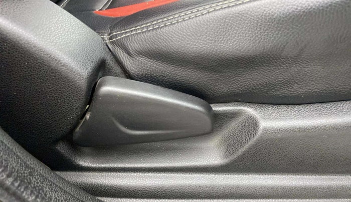 2020 Renault Kwid RXT 1.0 (O), Petrol, Manual, 45,765 km, Driver Side Adjustment Panel