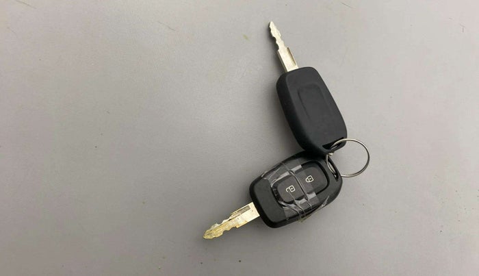 2020 Renault Kwid RXT 1.0 (O), Petrol, Manual, 45,765 km, Key Close Up