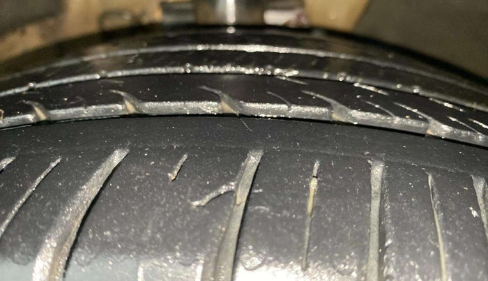 2018 Volkswagen Vento HIGHLINE PETROL AT, Petrol, Automatic, 68,113 km, Right Front Tyre Tread
