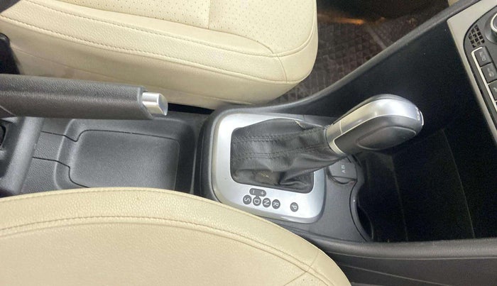 2018 Volkswagen Vento HIGHLINE PETROL AT, Petrol, Automatic, 68,113 km, Gear Lever