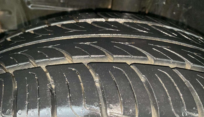2018 Toyota YARIS V MT, Petrol, Manual, 31,699 km, Left Front Tyre Tread