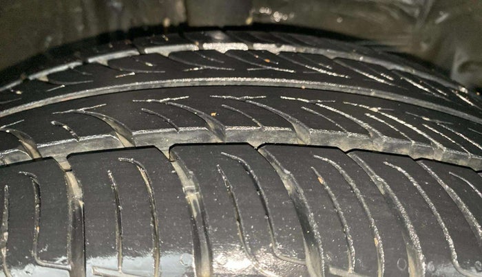 2018 Toyota YARIS V MT, Petrol, Manual, 31,699 km, Right Front Tyre Tread