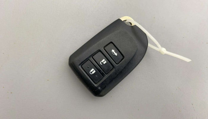 2018 Toyota YARIS V MT, Petrol, Manual, 31,699 km, Key Close Up