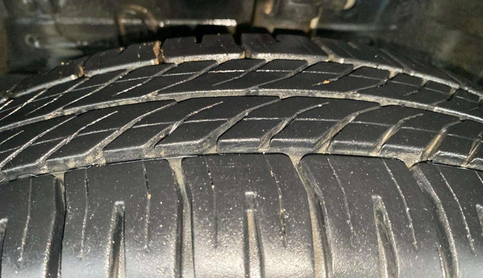2014 Maruti Swift Dzire VDI, Diesel, Manual, 81,594 km, Left Front Tyre Tread