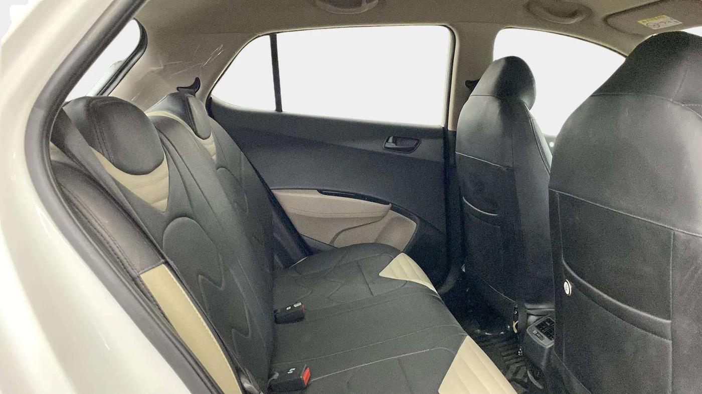 2019 Hyundai Grand i10 MAGNA 1.2 KAPPA VTVT, CNG, Manual, 42,784 km, Right Side Rear Door Cabin