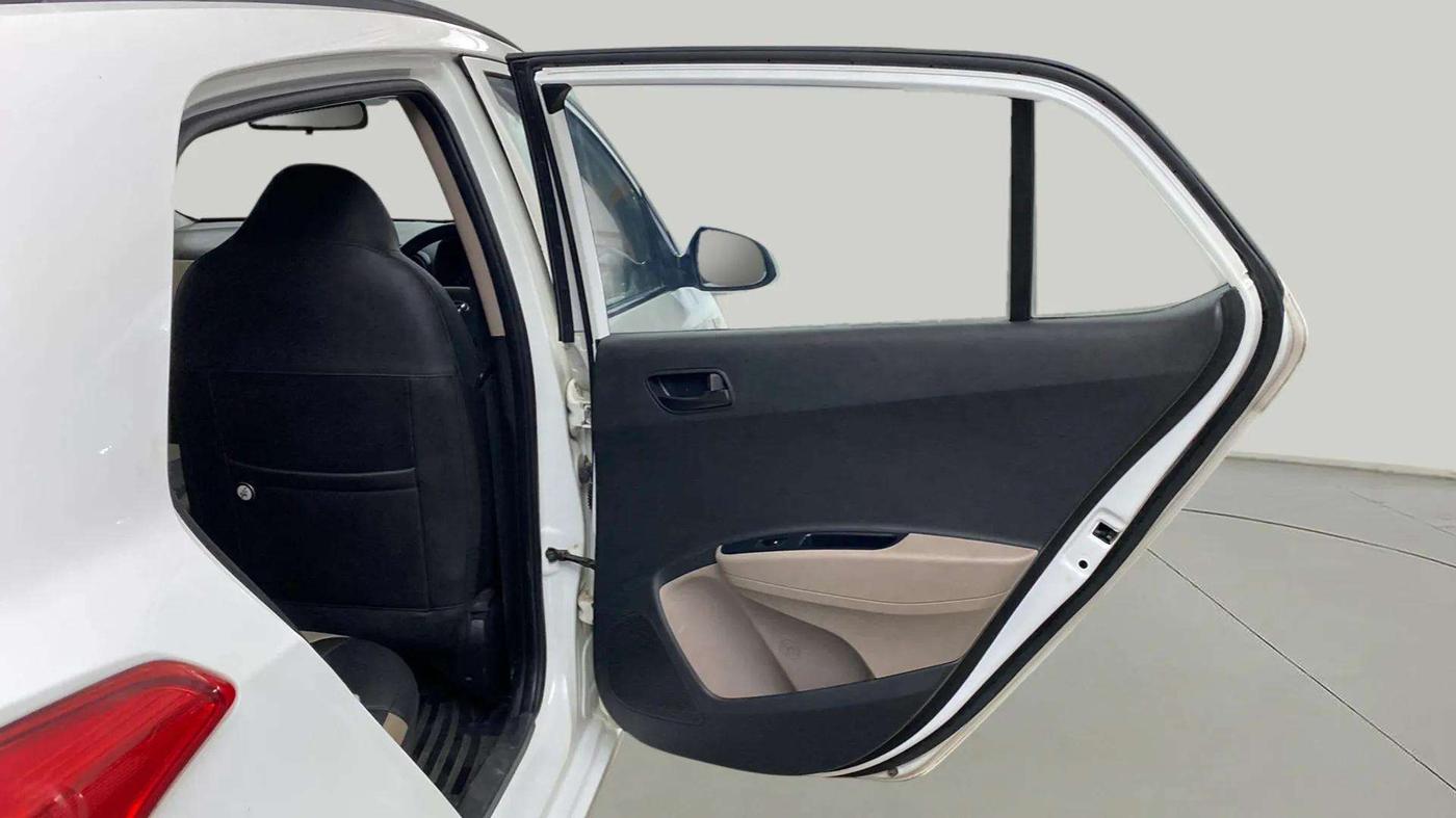 2019 Hyundai Grand i10 MAGNA 1.2 KAPPA VTVT, CNG, Manual, 42,784 km, RHS Rear Door