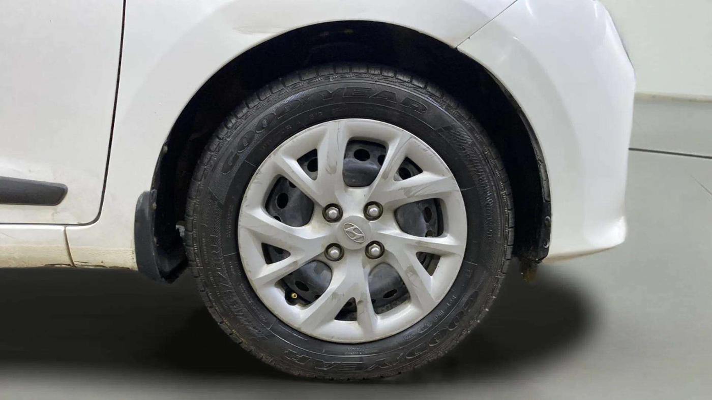 2019 Hyundai Grand i10 MAGNA 1.2 KAPPA VTVT, CNG, Manual, 42,784 km, Right Front Wheel