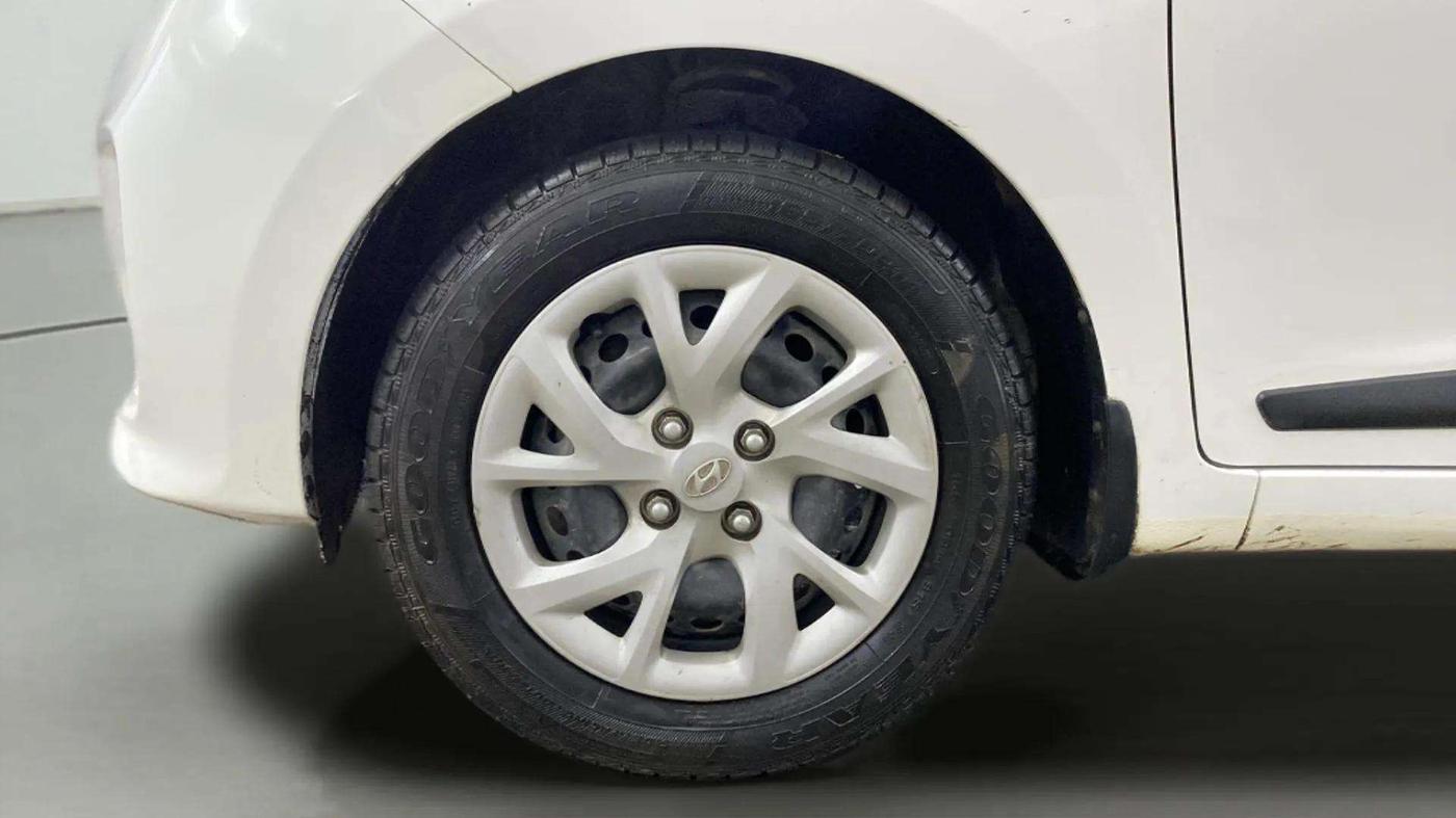 2019 Hyundai Grand i10 MAGNA 1.2 KAPPA VTVT, CNG, Manual, 42,784 km, Left Front Wheel