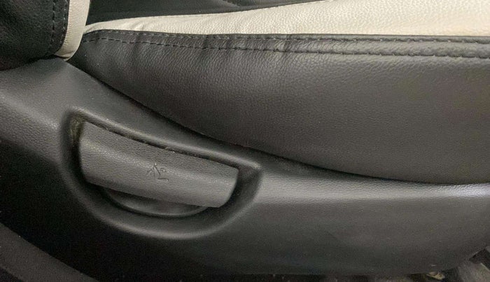 2019 Hyundai Grand i10 MAGNA 1.2 KAPPA VTVT, CNG, Manual, 42,177 km, Driver Side Adjustment Panel