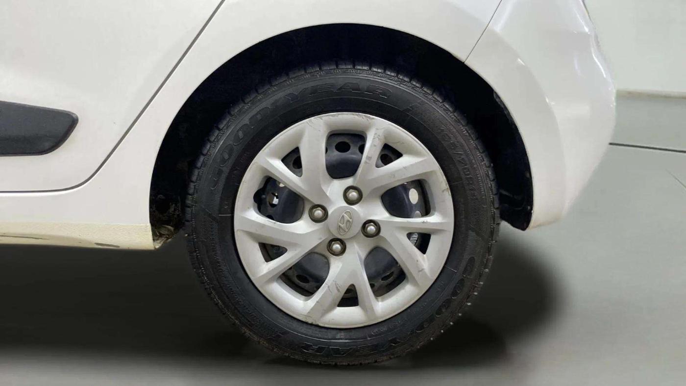 2019 Hyundai Grand i10 MAGNA 1.2 KAPPA VTVT, CNG, Manual, 42,784 km, Left Rear Wheel