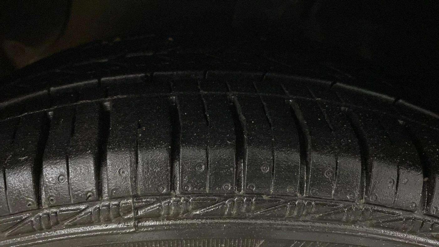 2019 Hyundai Grand i10 MAGNA 1.2 KAPPA VTVT, CNG, Manual, 42,784 km, Left Front Tyre Tread