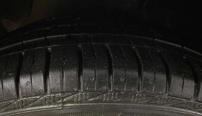 2019 Hyundai Grand i10 MAGNA 1.2 KAPPA VTVT, CNG, Manual, 42,177 km, Left Front Tyre Tread