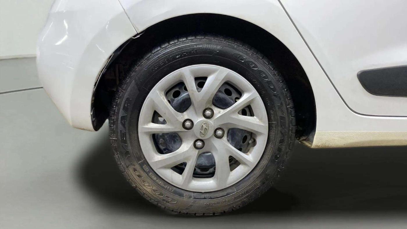 2019 Hyundai Grand i10 MAGNA 1.2 KAPPA VTVT, CNG, Manual, 42,784 km, Right Rear Wheel