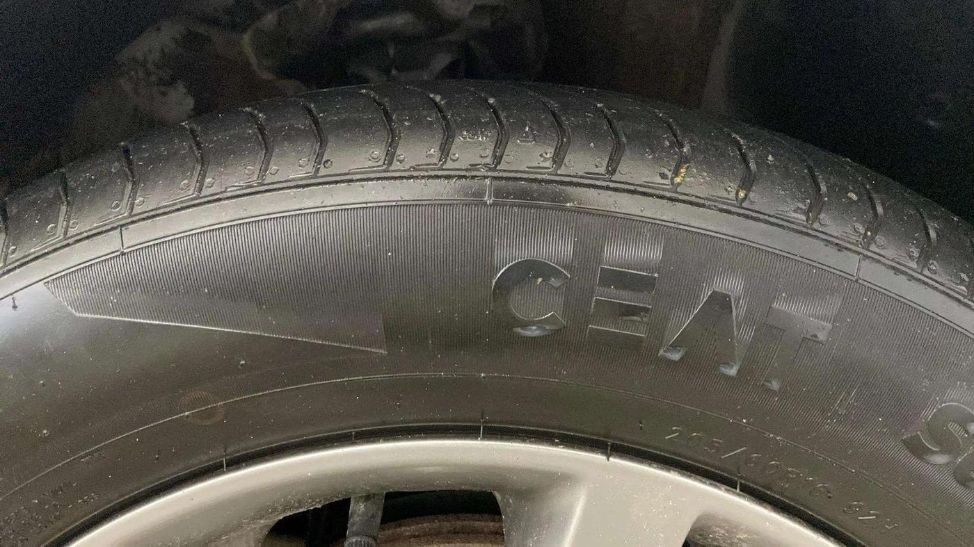 2017 Hyundai New Elantra 2.0 SX(O) AT PETROL, Petrol, Automatic, 64,409 km, Right Front Tyre Tread