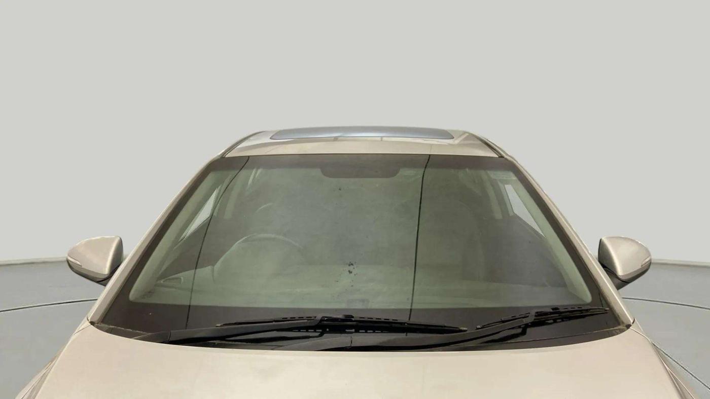 2017 Hyundai New Elantra 2.0 SX(O) AT PETROL, Petrol, Automatic, 64,409 km, Front Windshield