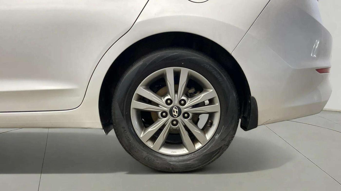 2017 Hyundai New Elantra 2.0 SX(O) AT PETROL, Petrol, Automatic, 64,409 km, Left Rear Wheel
