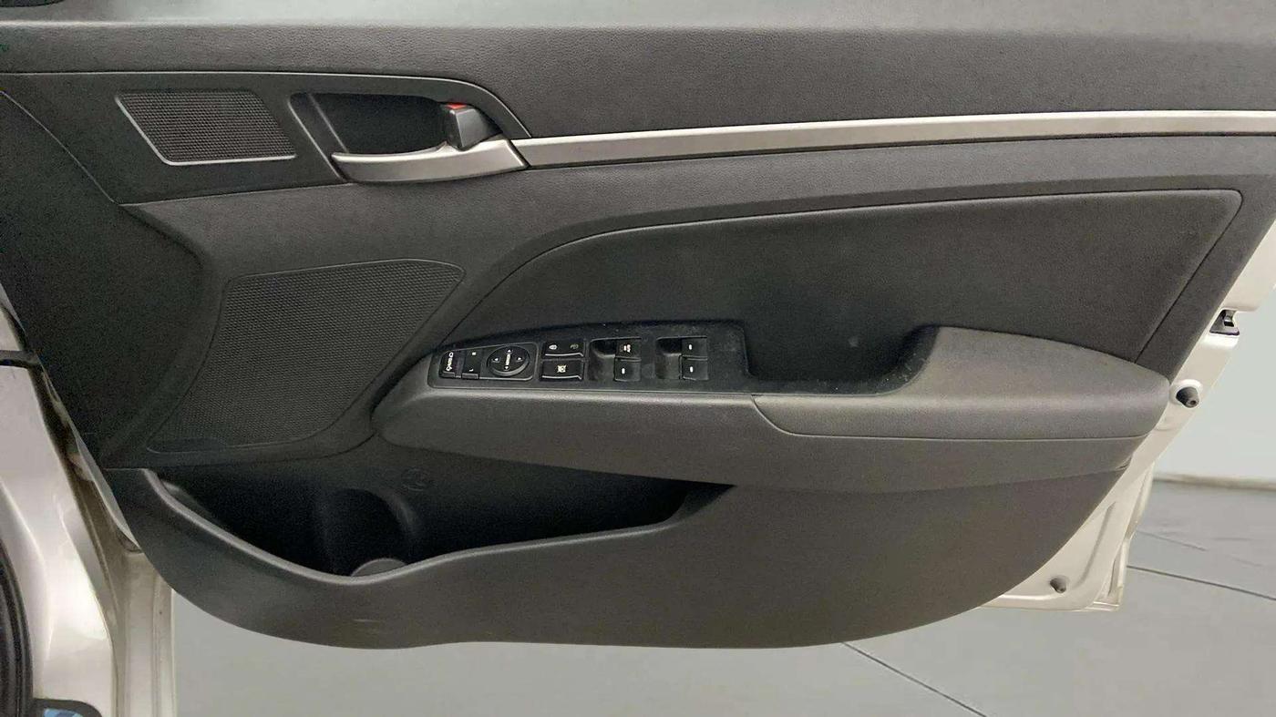 2017 Hyundai New Elantra 2.0 SX(O) AT PETROL, Petrol, Automatic, 64,409 km, Driver Side Door Panels Control
