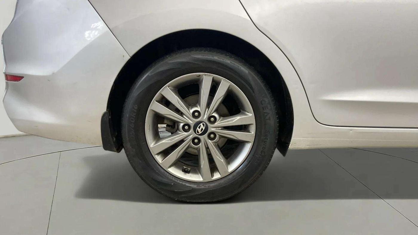 2017 Hyundai New Elantra 2.0 SX(O) AT PETROL, Petrol, Automatic, 64,409 km, Right Rear Wheel