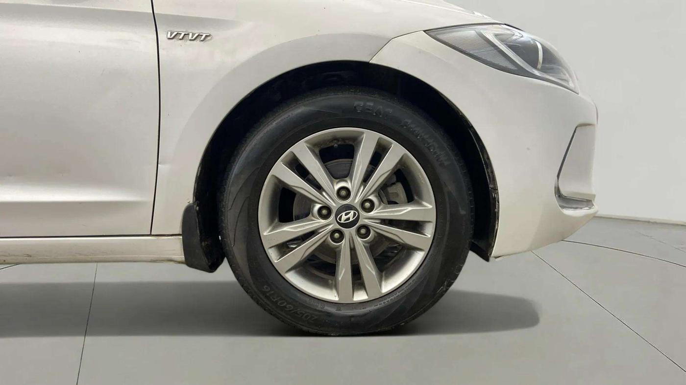 2017 Hyundai New Elantra 2.0 SX(O) AT PETROL, Petrol, Automatic, 64,409 km, Right Front Wheel