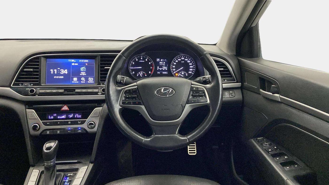 2017 Hyundai New Elantra 2.0 SX(O) AT PETROL, Petrol, Automatic, 64,409 km, Steering Wheel Close Up