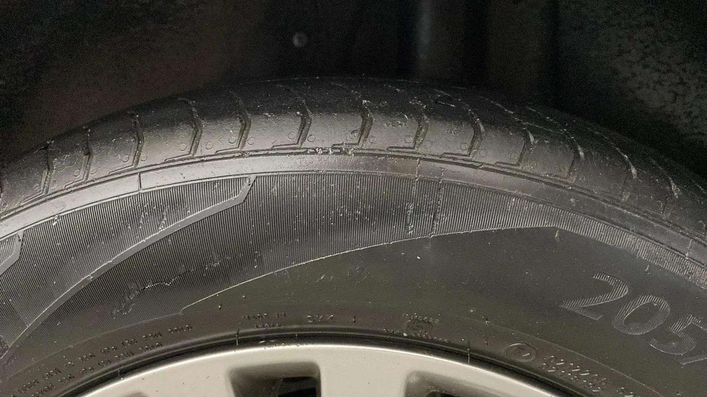 2017 Hyundai New Elantra 2.0 SX(O) AT PETROL, Petrol, Automatic, 64,409 km, Left Rear Tyre Tread