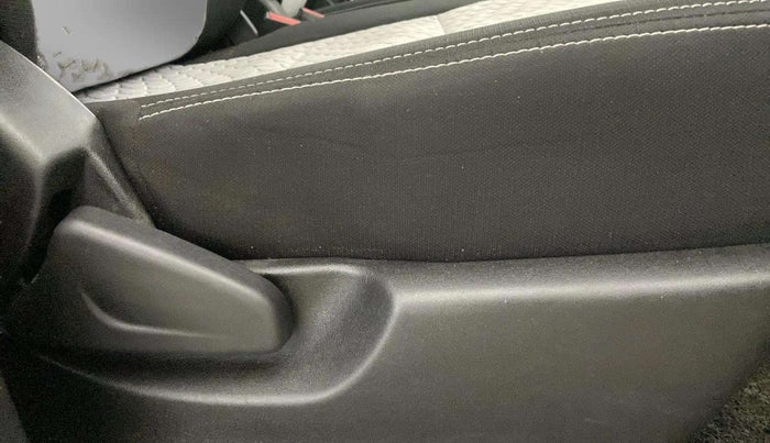2020 Datsun Redi Go T(O) 1.0, Petrol, Manual, 76,446 km, Driver Side Adjustment Panel