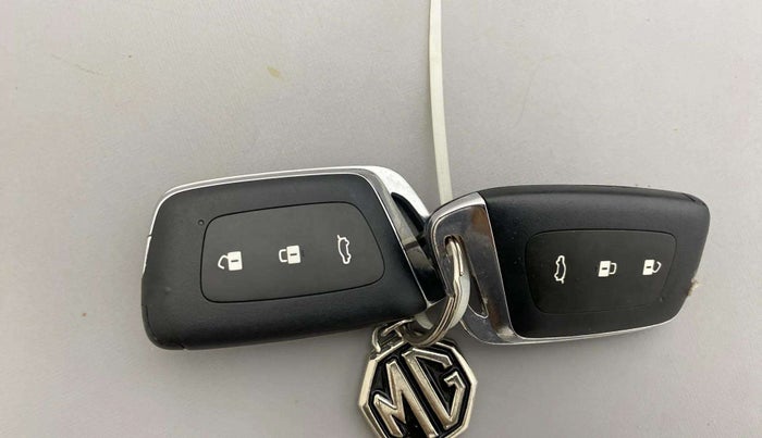 2021 MG HECTOR PLUS SHARP 1.5 PETROL TURBO CVT 6-STR, Petrol, Automatic, 24,002 km, Key Close Up