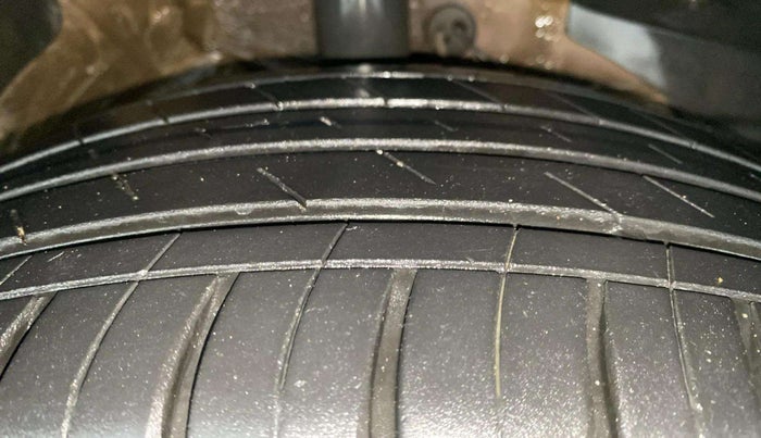 2021 MG HECTOR PLUS SHARP 1.5 PETROL TURBO CVT 6-STR, Petrol, Automatic, 24,002 km, Right Front Tyre Tread