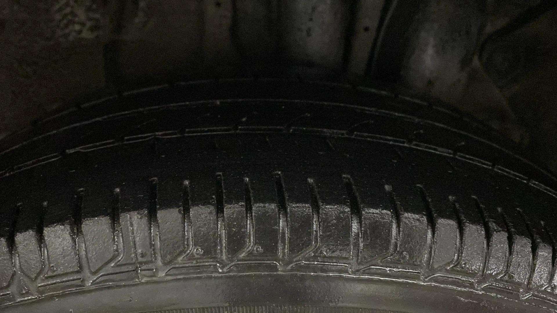 LHS-Rear-Tyre-Tread-21