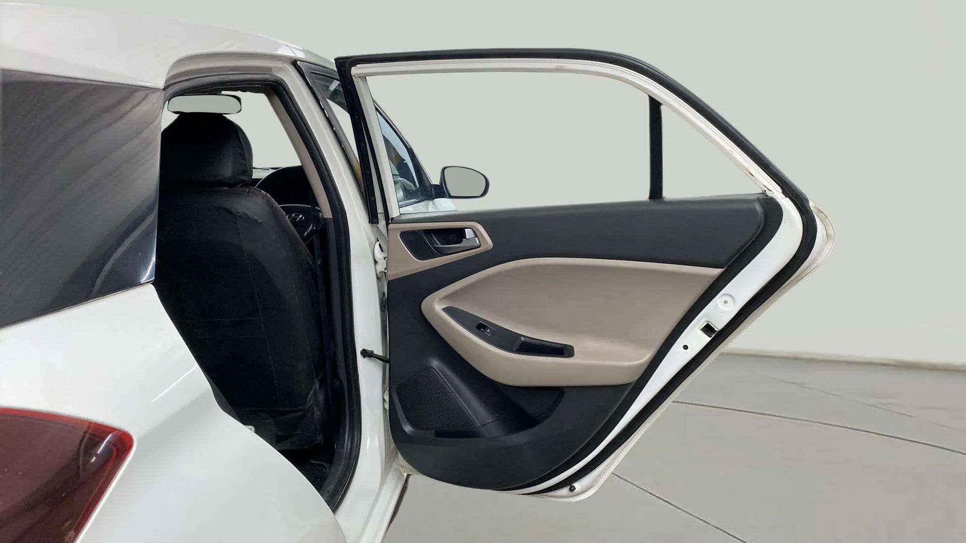 RHS-Rear-Door-Open-33