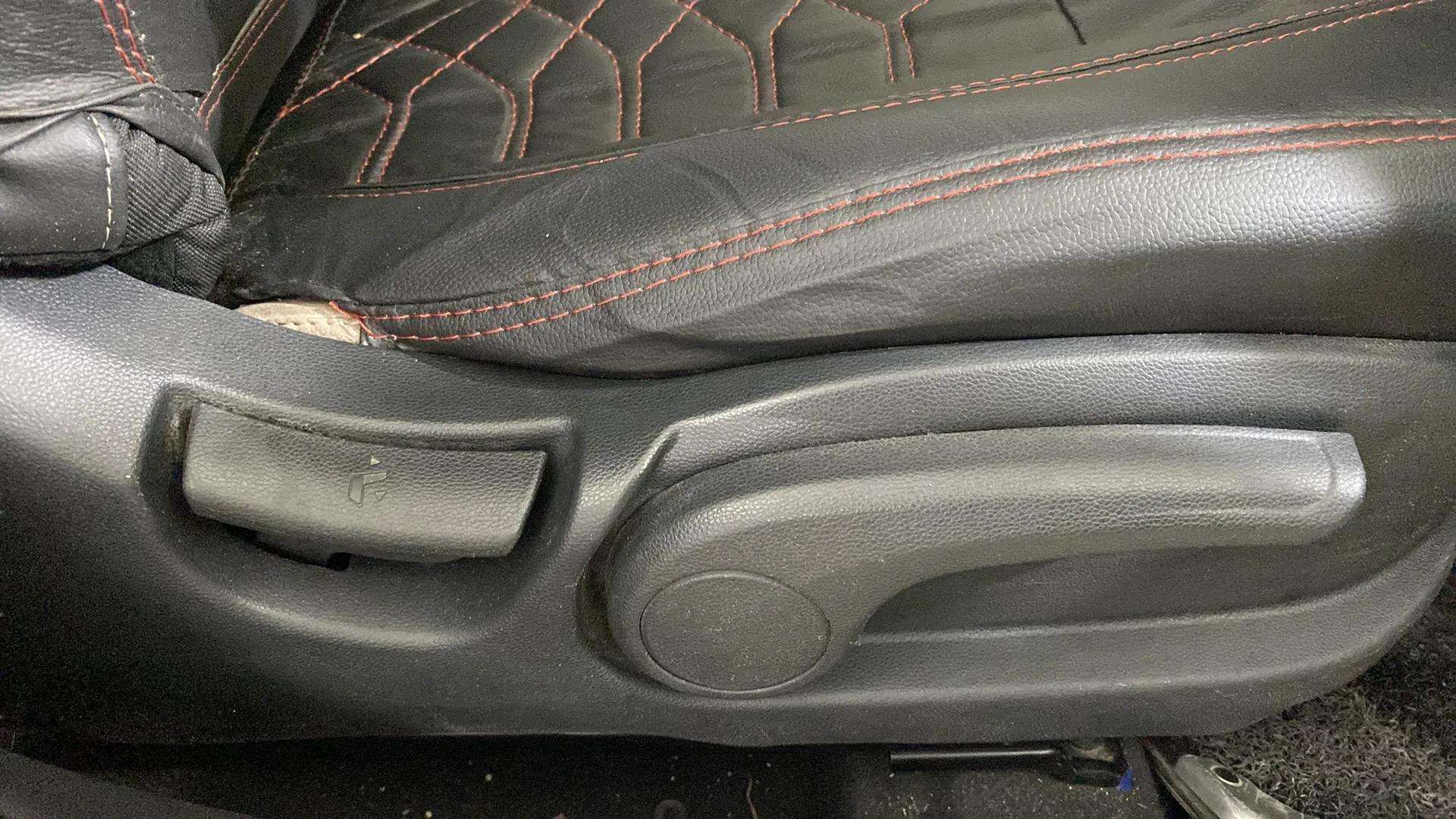 Driver-side-adjustment-panel-40