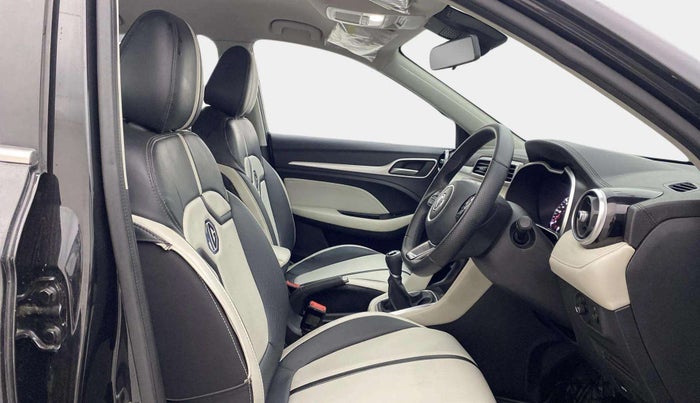2024 MG ASTOR Shine 1.5 MT (Ivory), Petrol, Manual, 11,908 km, Right Side Front Door Cabin