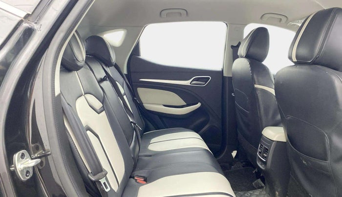 2024 MG ASTOR Shine 1.5 MT (Ivory), Petrol, Manual, 11,908 km, Right Side Rear Door Cabin
