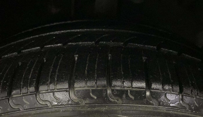 2015 Toyota Etios G, Petrol, Manual, 64,900 km, Right Front Tyre Tread