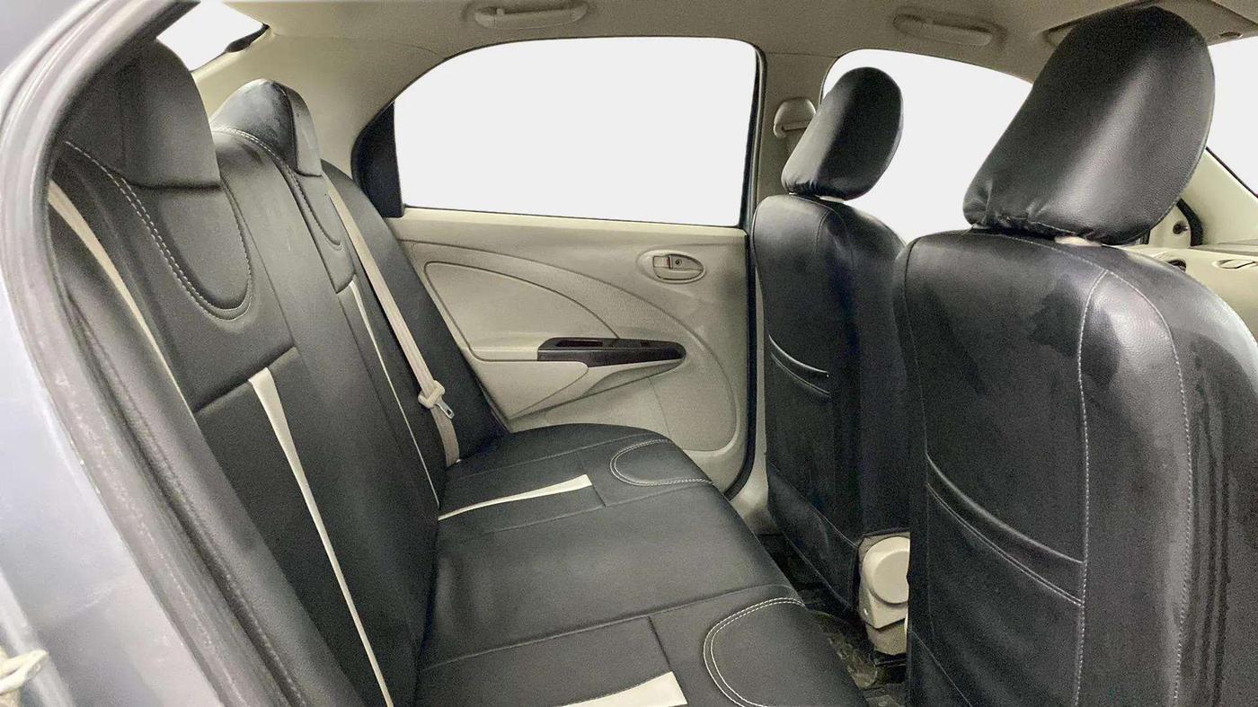 2015 Toyota Etios G, Petrol, Manual, 65,243 km, Right Side Rear Door Cabin