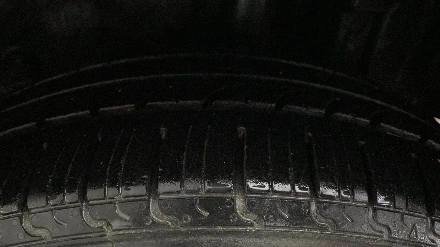2015 Toyota Etios G, Petrol, Manual, 65,243 km, Left Rear Tyre Tread