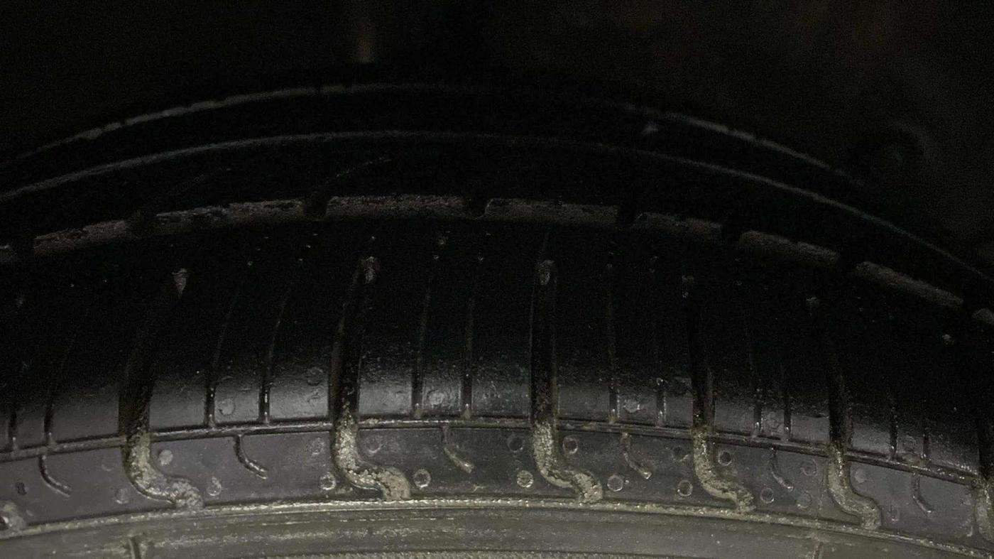 2015 Toyota Etios G, Petrol, Manual, 65,243 km, Right Rear Tyre Tread