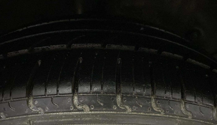 2015 Toyota Etios G, Petrol, Manual, 64,900 km, Right Rear Tyre Tread