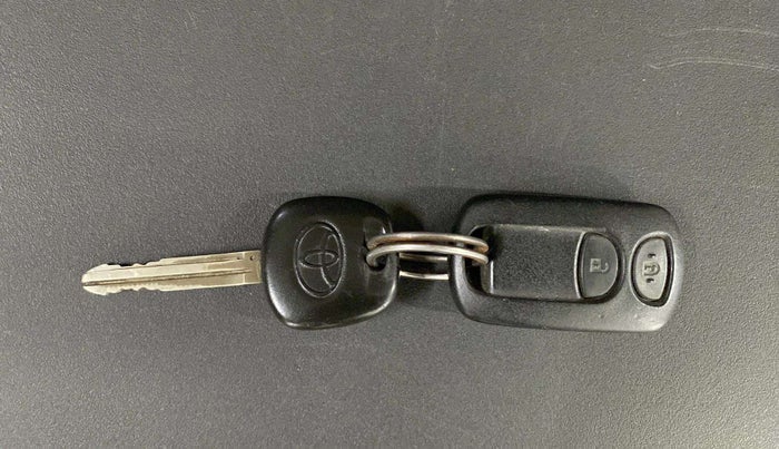 2015 Toyota Etios G, Petrol, Manual, 64,900 km, Key Close Up