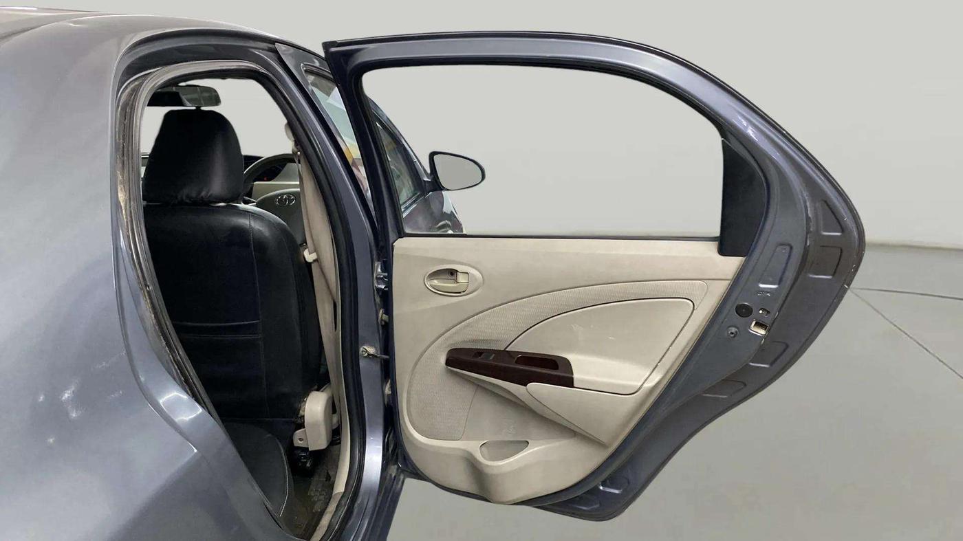 2015 Toyota Etios G, Petrol, Manual, 65,243 km, RHS Rear Door