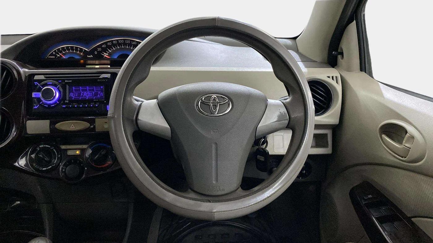2015 Toyota Etios G, Petrol, Manual, 65,243 km, Steering Wheel Close Up
