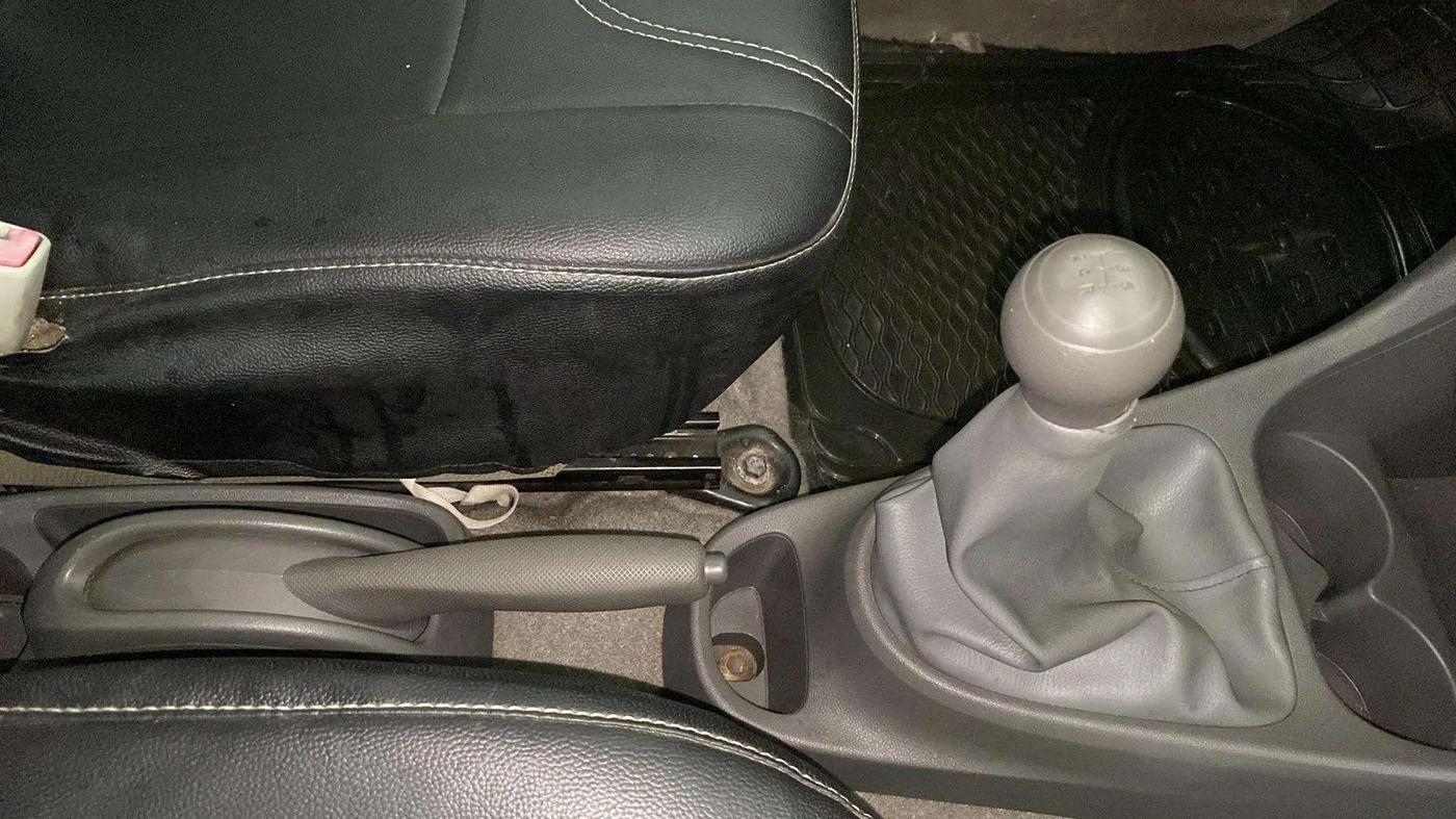 2015 Toyota Etios G, Petrol, Manual, 65,243 km, Gear Lever